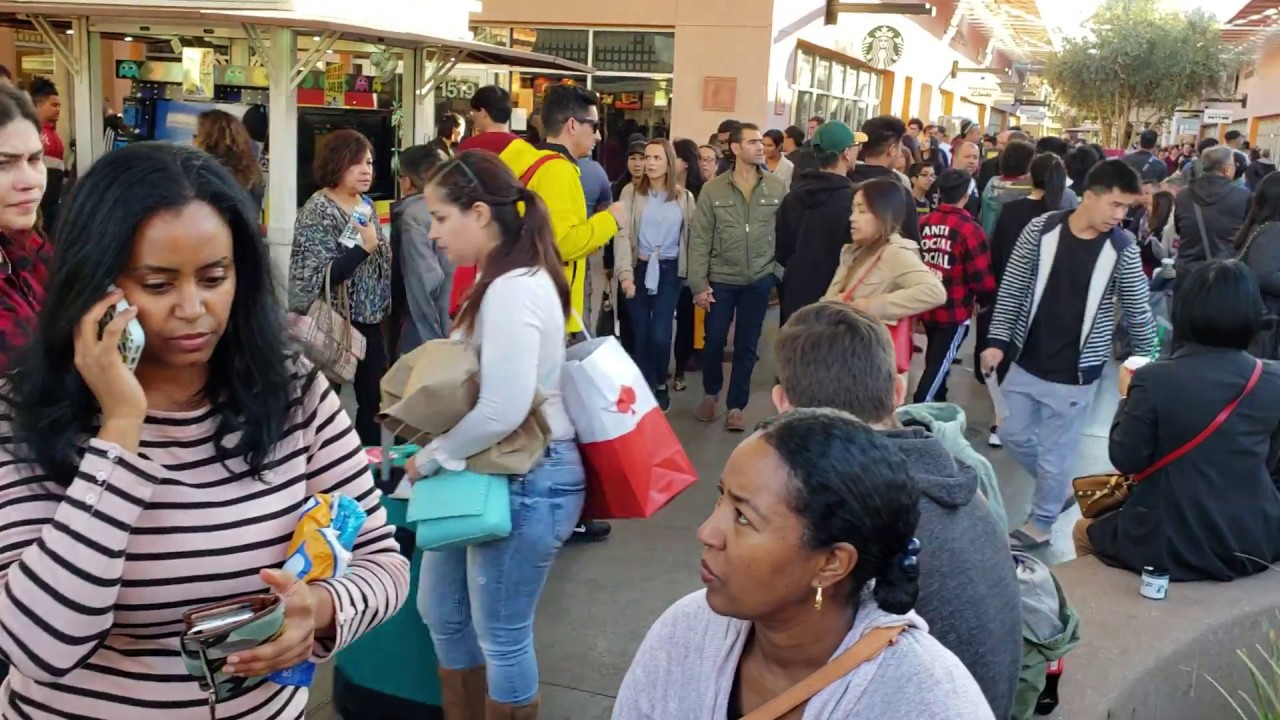 Overcrowded Black Friday Shopping @ Premium Outlet Mall, Las Vegas - YouTube