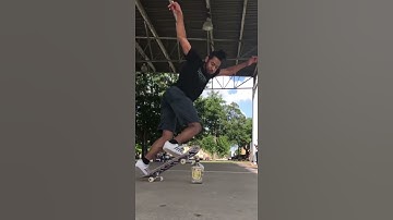 SKATER DOES POWERSLIDE IN SLOW MOTION #shorts