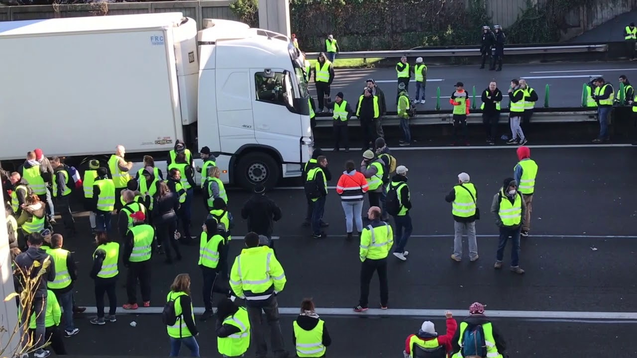 Les Gilets Jaunes Bloquent La6 à Villefranche