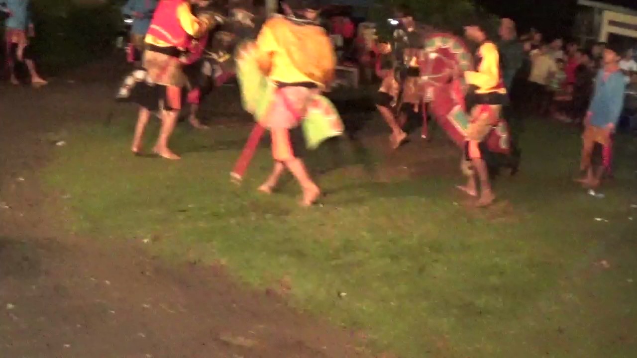 sari cahyo anom main di selayang peteran.