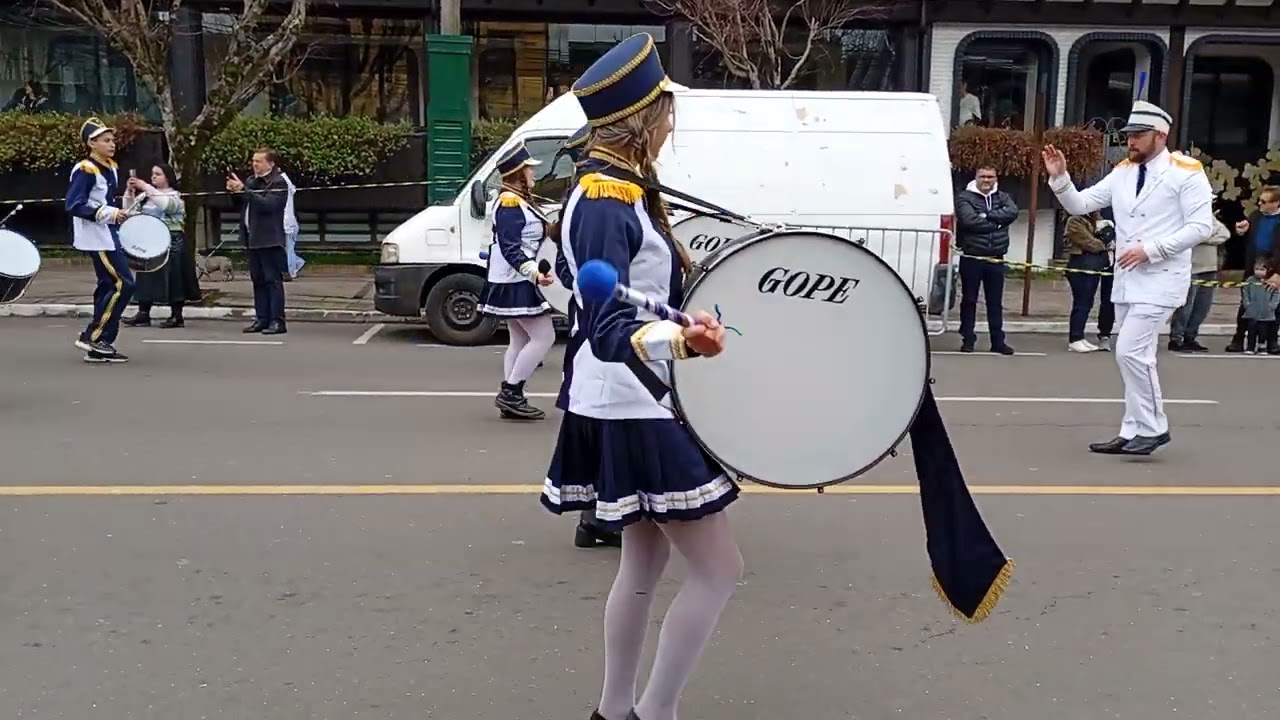 Apresentação da Banda Marcial da Escola Henrique Bertoluci Sobrinho de Gramado-RS 7 de Setembro!