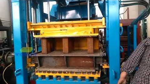 QT5-15 automatic PLC curbstone block machine