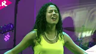 Ana Maria Estupiñan Ministrando a los Jovenes