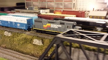 Athearn GP38-2 Seaboard System with Soundtraxx decoder.