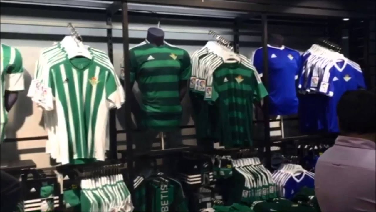 Rugido abuela continuar Inauguración de la nueva tienda Adidas del Betis en la Plaza Nueva - YouTube