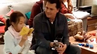 Carlos Vives Celebra la Navidad con su Familia en Medellín