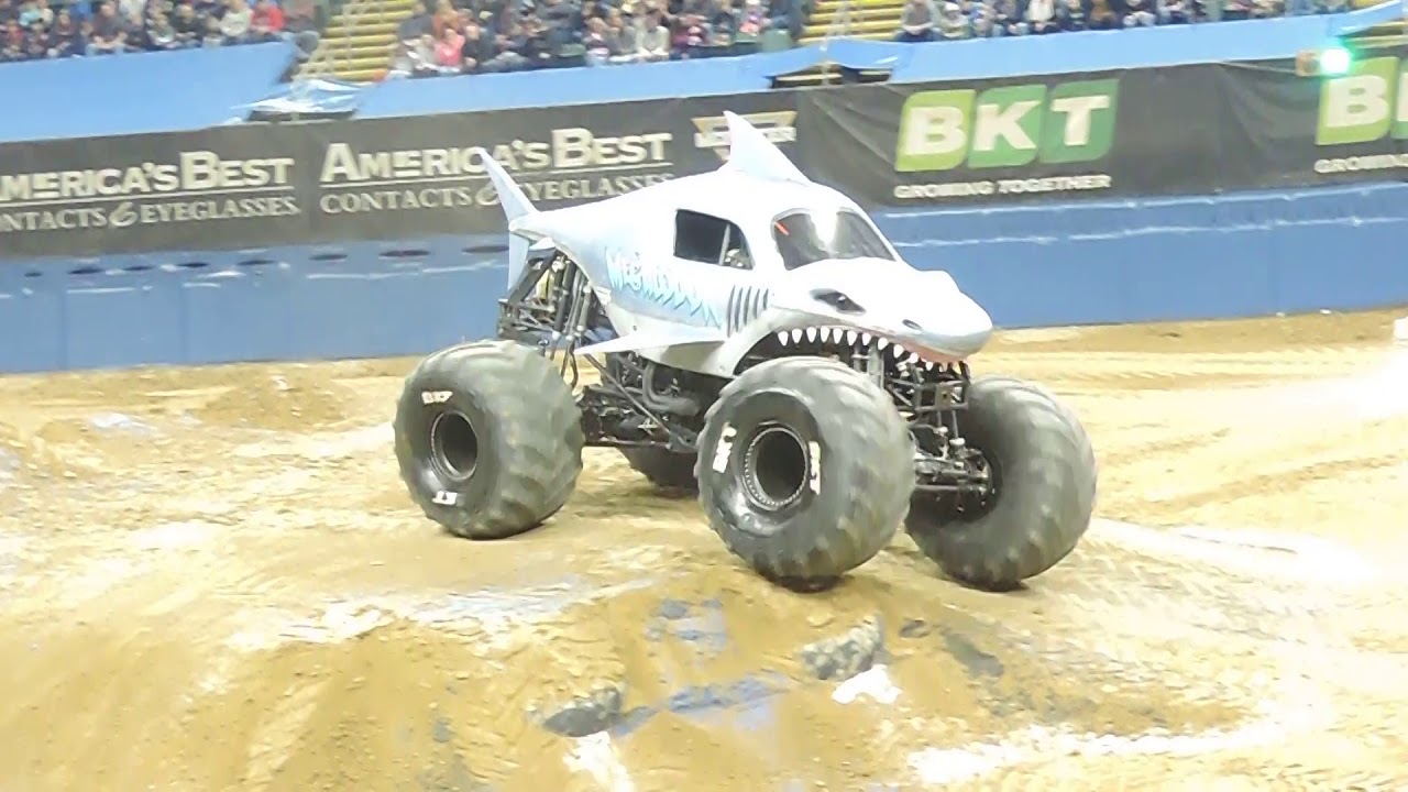 Megalodon Monster Truck 2 Wheel Skills Challenge ( Monster Jam Nutter