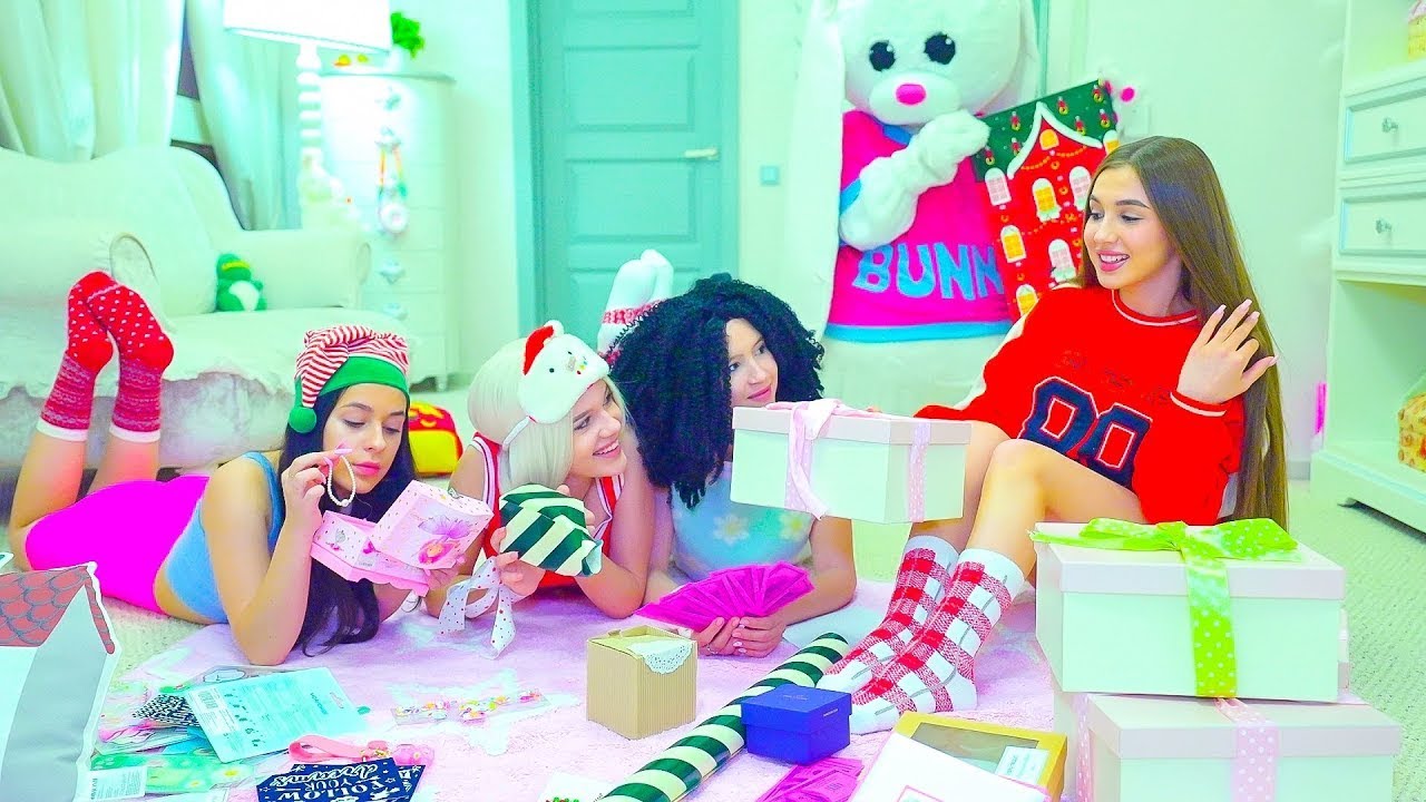 Diana und die Bunnies bereiten NEUJAHRSGESCHENKE FÜR DIE BASKETBALLSPIELER vor!