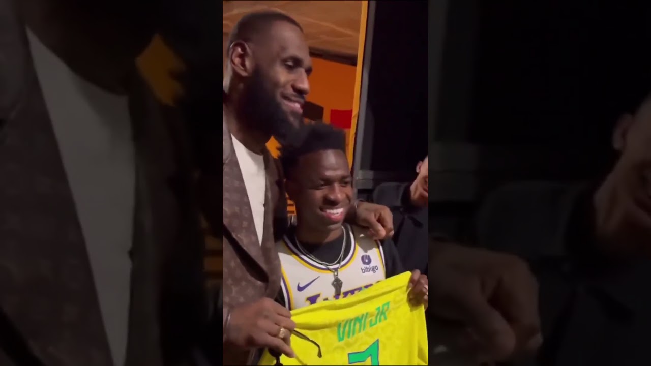 O QUE VOCÊ FEZ NO RECESSO DE NATAL? O VINI JR ENCONTROU O LEBRON JAMES EM UM JOGO DA NBA! #shorts