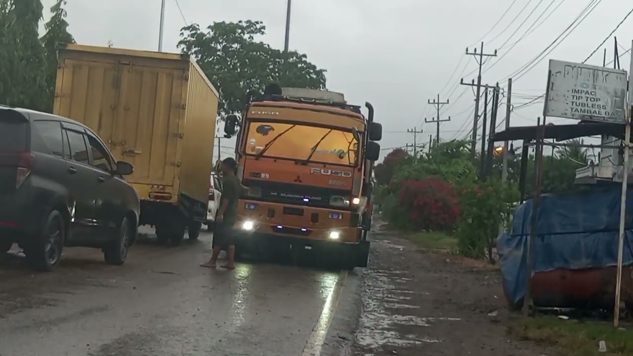 Mohon sabar ya pak karena jalannya berminyak di lubuk pakam