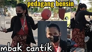 Penjual Bensin Cantik,di Citarum,Semarang