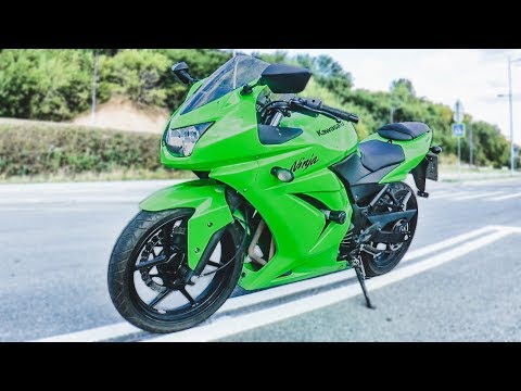 Vidéo: À quelle vitesse va un 250 Ninja ?