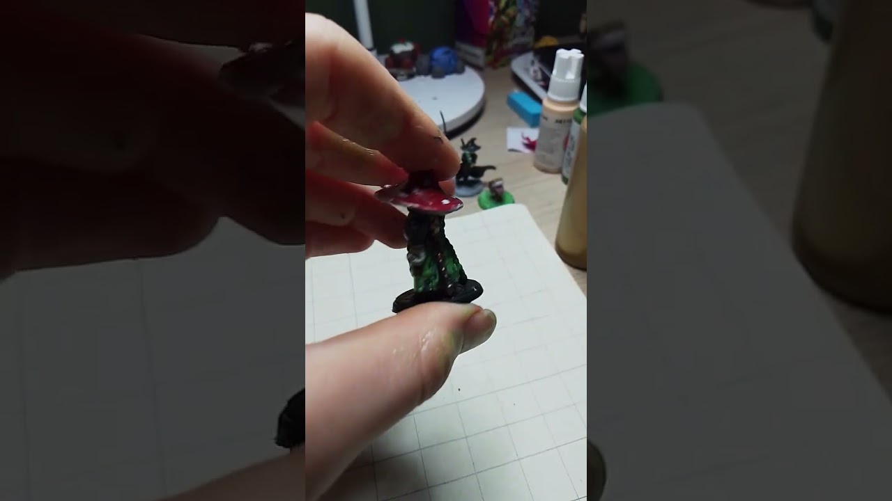 painting a mushroom druid 