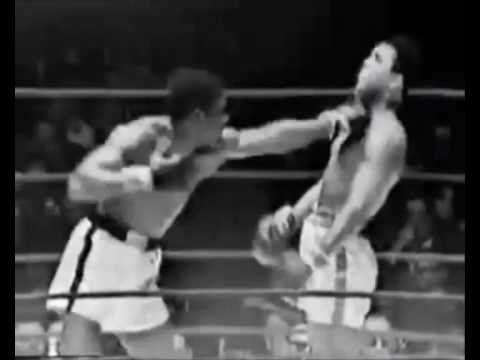Muhammad Ali DVDs: http://amzn.to/muhammad-ali-dvds MUST SEE !!! SEQUENCE OF DEFENSIVE REFLEXES OF THE GREATEST !! ...