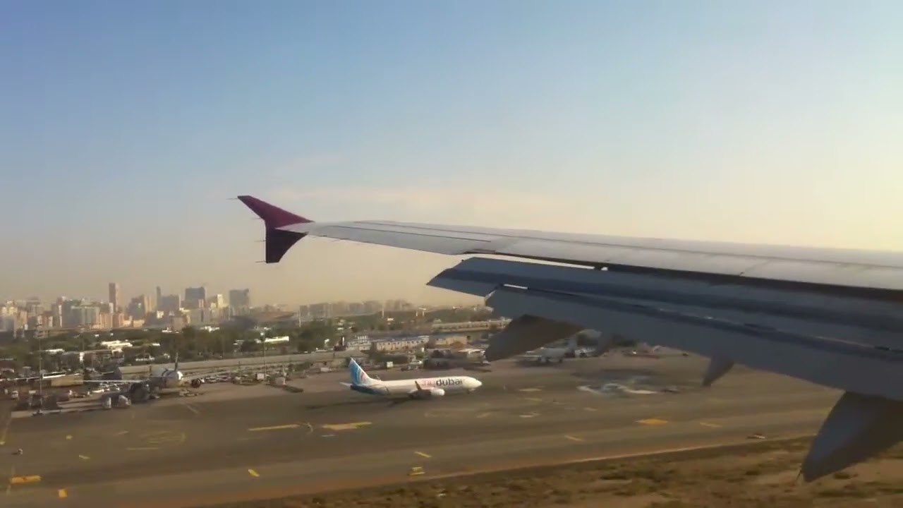Qatar Airways Airbus A320 Landing at Dubai Airport - YouTube