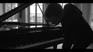 Falling To Pieces - *SAD* Piano Beautiful Song Instrumental Resimi