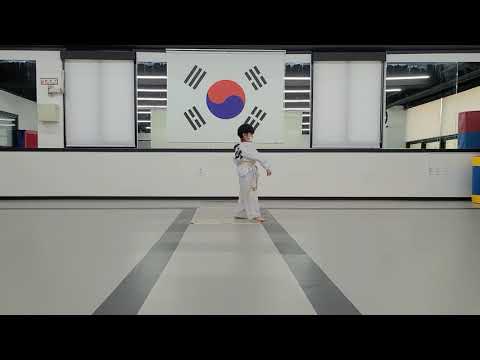 KBS스포츠예술과학원 온라인태권도대회 (공인품새 유치부 태극 1장 최민준)