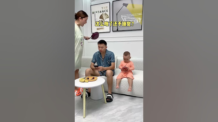 Baby Plays With Mobile Phone And Won’T Sleep, Mom Can Solve The Problem With One Trick! #funny #cute