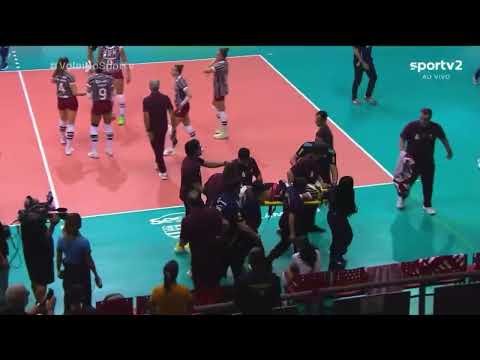 Cenas fortíssimas: Amanda Campos deixa quadra de maca após choque na final do Carioca de Vôlei