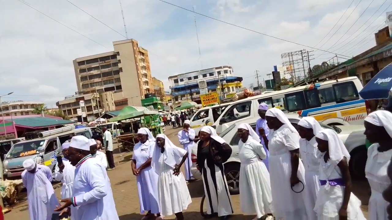 Pasta aki omba Kwa ibaada ya AFRICAN ISRAEL NINEVEH CHURCH bungoma 