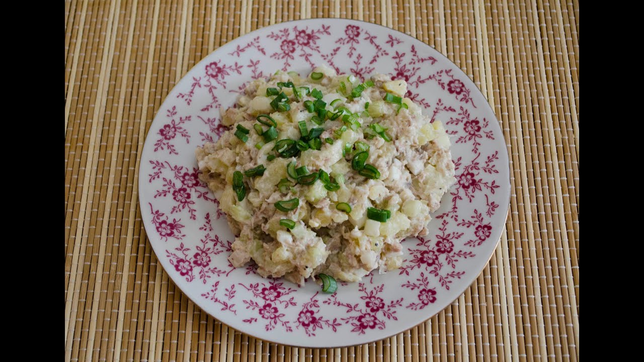 Лёгкий салат из сайры с овощами