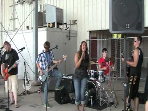 Cover of Cranberries song, Zombies (UMPG Publishing) being performed by The Last Miniute and Miss Elle'-Shante' from NW Iowa. For more information and performance updates on the band, become a fan at www.reverbnation.com/elleshante. Tyler Zittritch, Mak Kloewer, Kyle Verner, Nate Dischler, and Elle'-Shante' Foote.