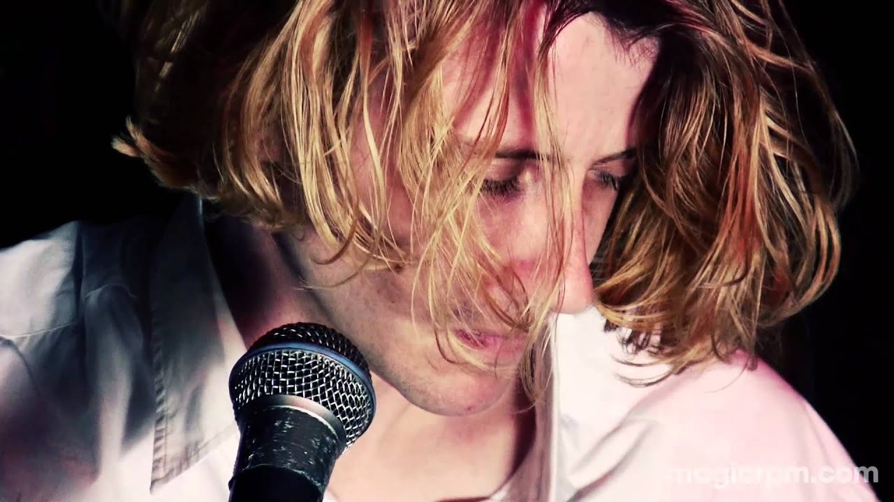 Girls - Just A Song (Sans Piles Session)