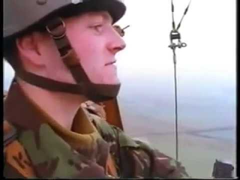 Video: Bakit Naliligo Ang Mga Paratrooper Sa Mga Fountains