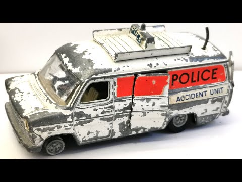 Dinky ການຟື້ນຟູຂອງ Ford Transit Police ສະບັບເລກທີ 272. Toy model cast.