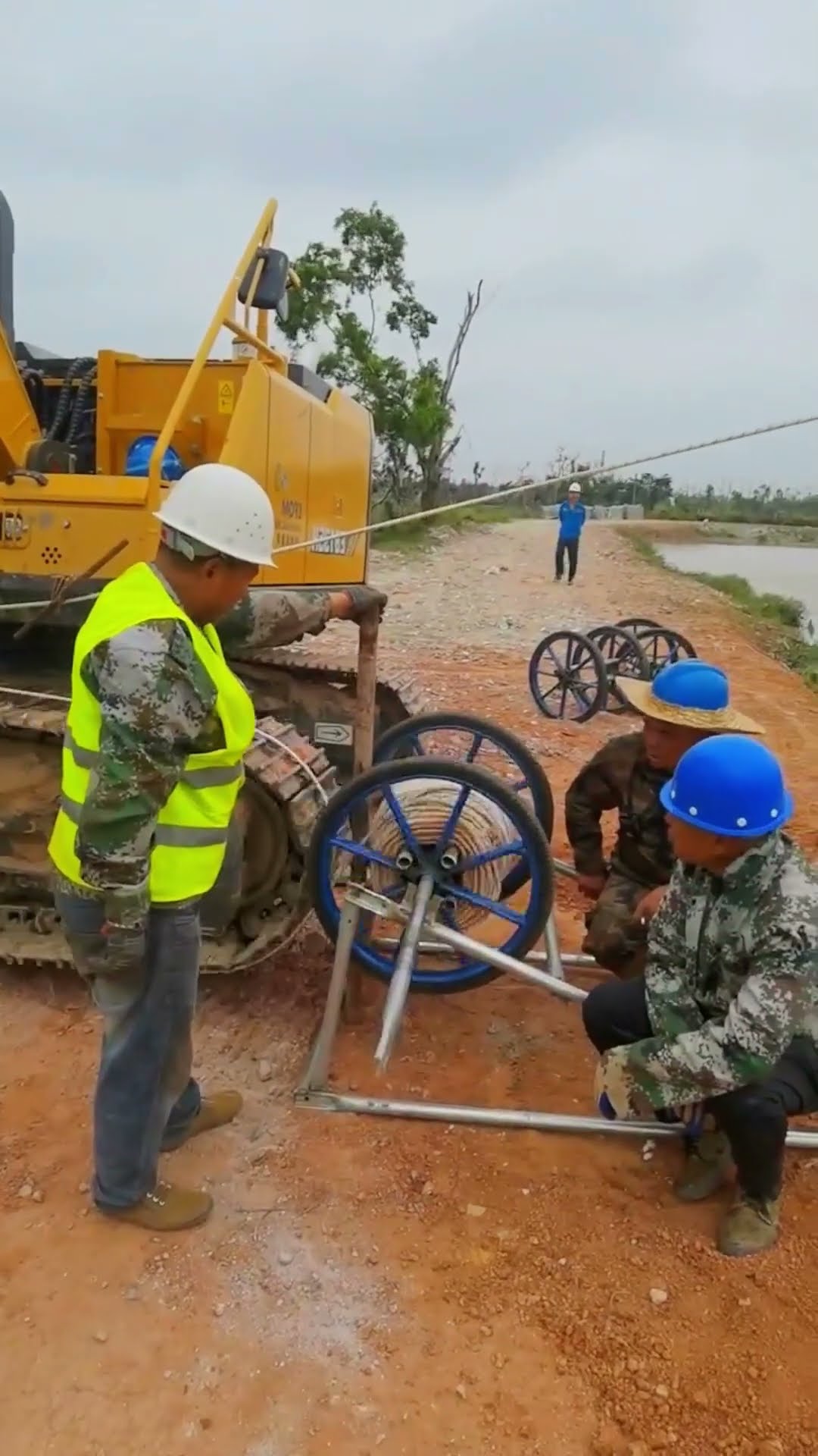 Track wheel long distance traction process- Good tools and machinery make work easy
