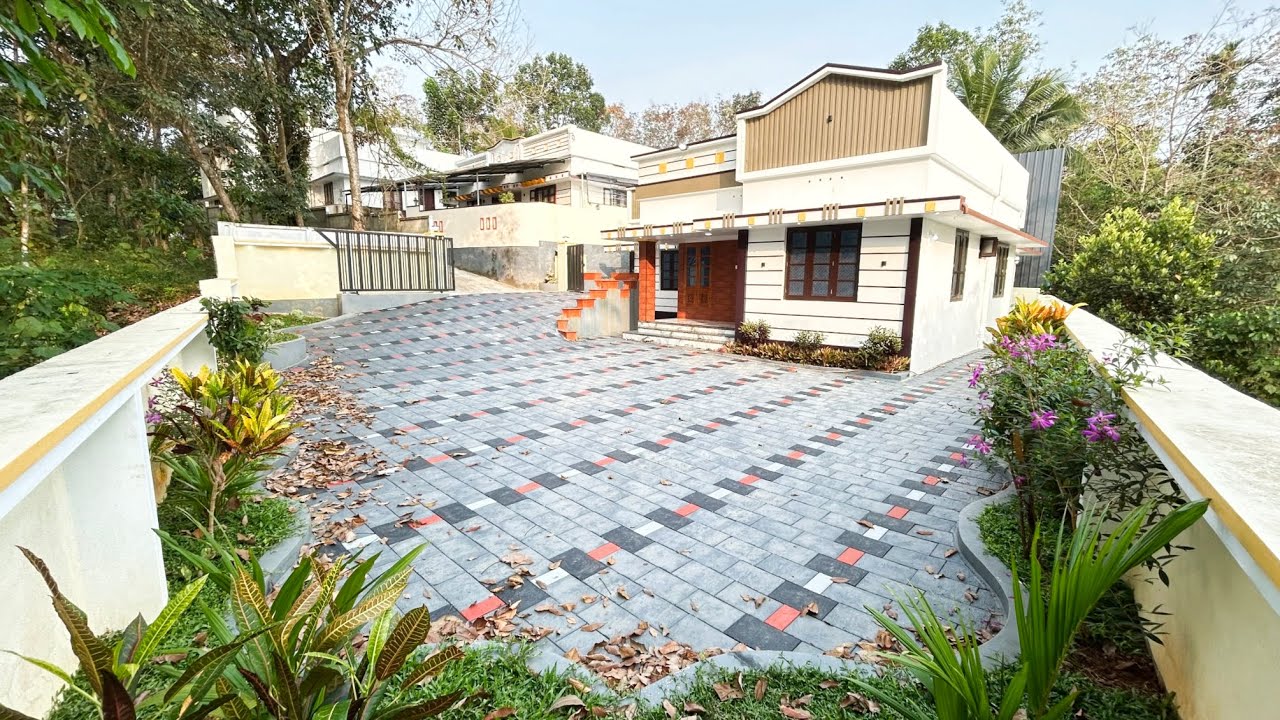 No.326 /8.500 Centil - 1500 Sqft - 4BHK മനോഹരമായ single Storyed പുതിയ വീട്‌ നിങ്ങൾക്ക് സ്വന്തമാക്കാം