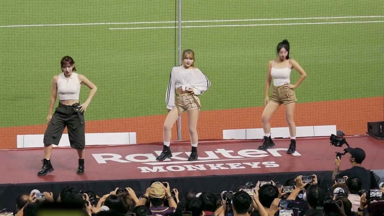 廉世彬염세빈 河智媛하지원 禹洙漢우수한 中場舞