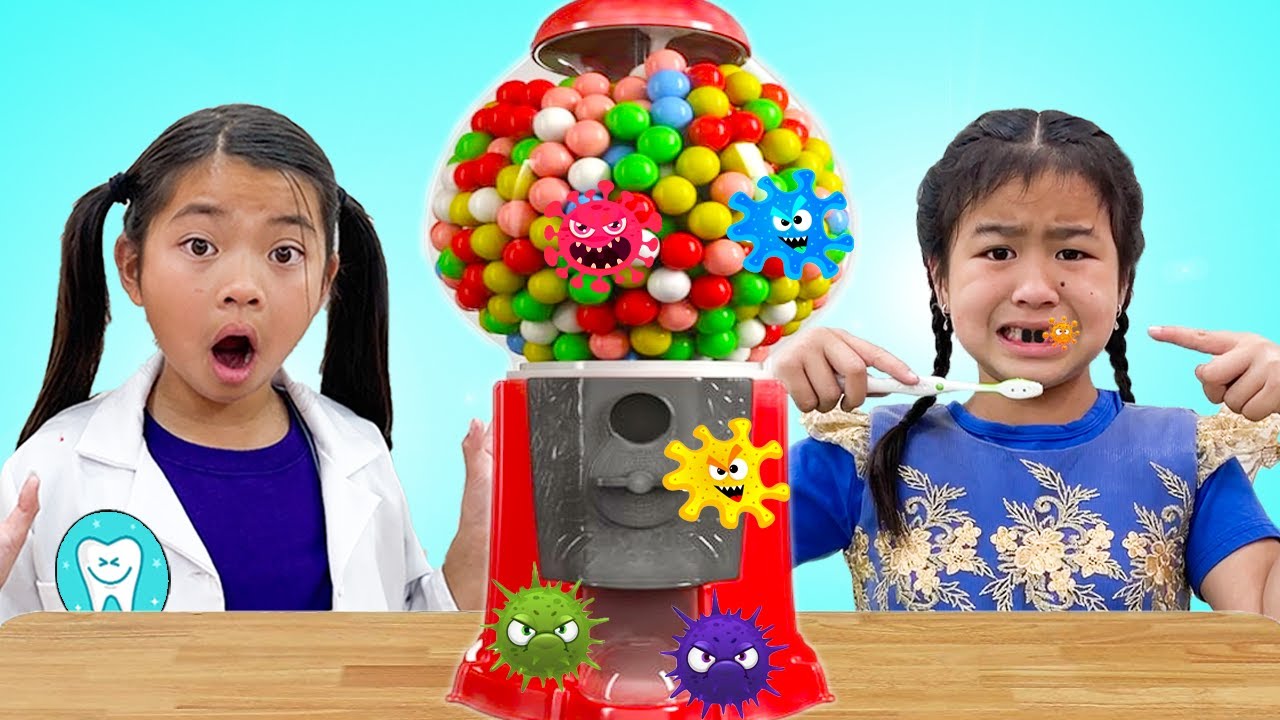 ⁣Emma Jannie and Liam Plays with Sweets & Colorful Gumball Machine Toys for Kids