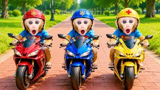 Singe BonBon se transforme en superheroes on the farm et mange du popcorn avec le petit ours