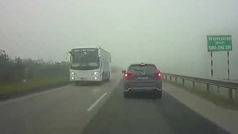 Boing măt đất chạy ngược chiều trên cao tốc Hà Nội   Thái Nguyên