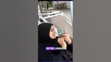 ROMANTIS UAS DAN UFA DUDUK DI PINGGIR PANTAI