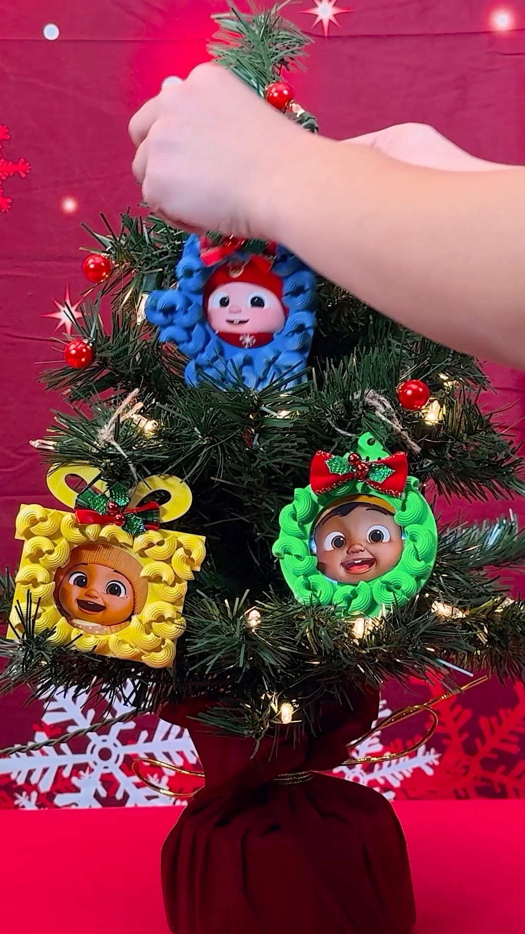 Easy CoComelon Christmas Crafts! DIY Ornaments 1-2-3?! #cocomelon #shorts