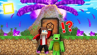 Epic PORTAL VOLCANO vs JJ and Mikey Doomsday Bunker  - Minecraft (Maizen)