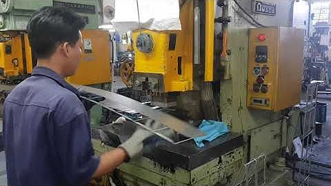 Khuôn cắt biên dạng kim loại tấm