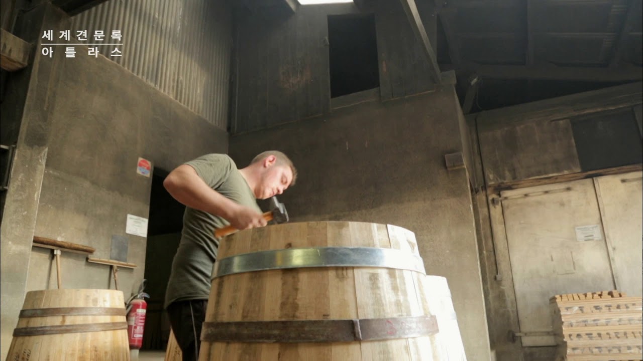 프랑스. 와인의 맛과 향을 좌우하는 오크통 만들기