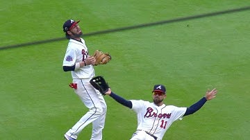 NYM@ATL: Swanson makes an over-the-shoulder grab