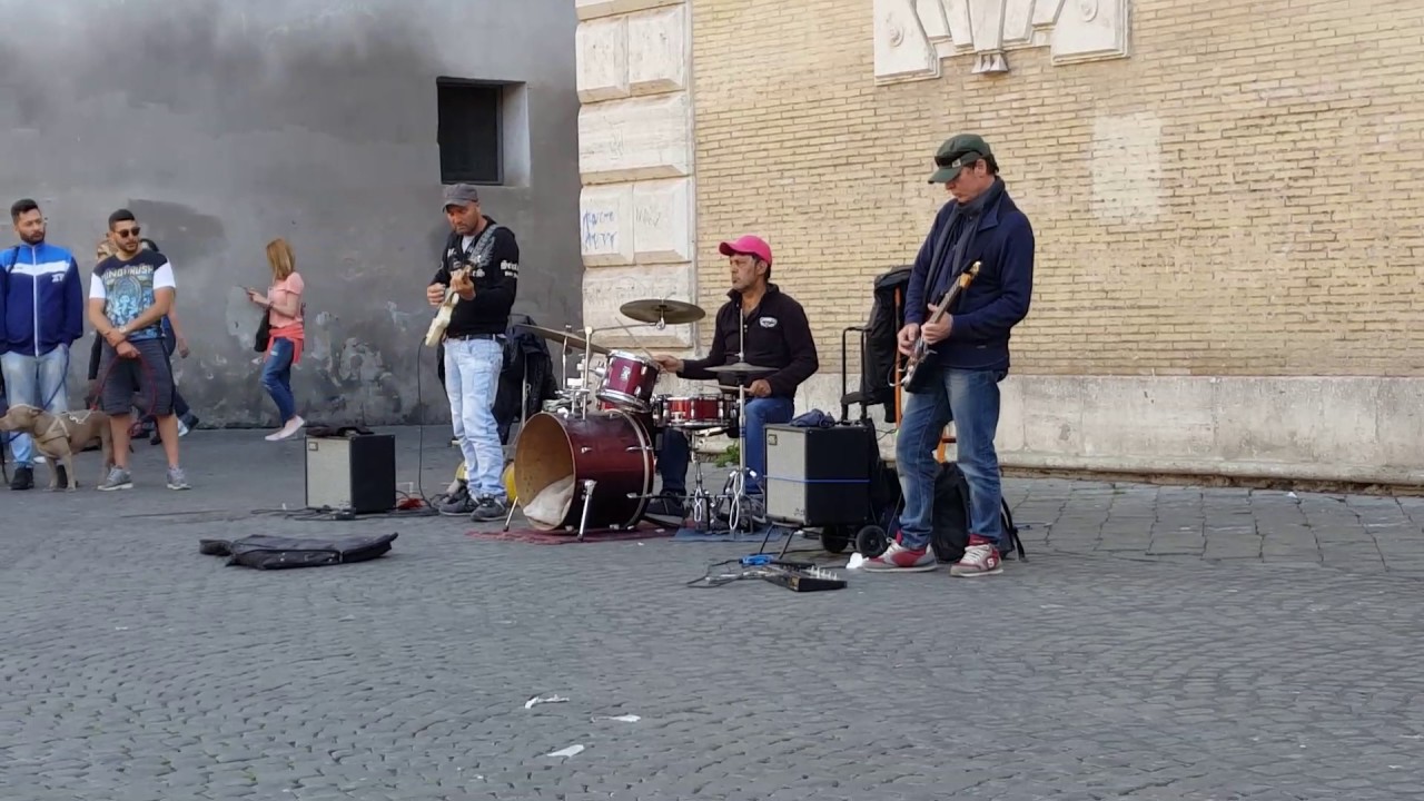 Street musicians in Trastevere, Rome - YouTube