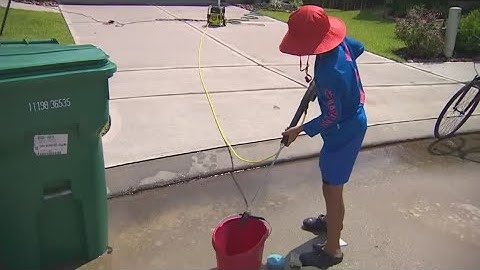 Texas teen creates summer job cleaning community trash cans