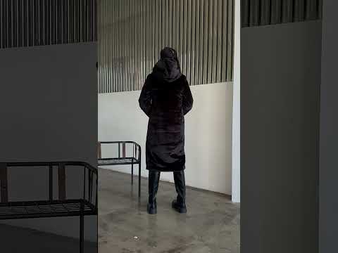 Жіноча чорна довга чорна шубка зі штучної норки, видео 1