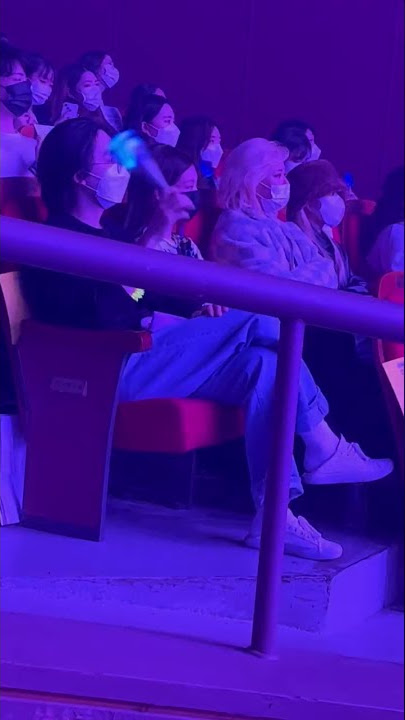 Jennie with Jeongyeon (Twice) & Jinu (Winner) at the 2021 MINO:MANIAC Concert