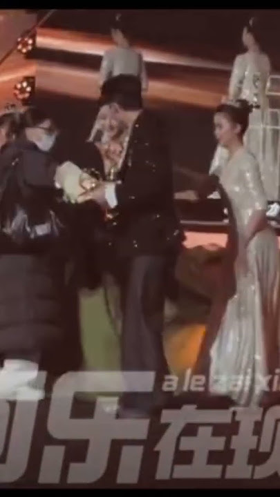 can only be held by the prince.๐ซฃ๐ค #gongjun #dilraba #weibonight2023 #trending #viral #shorts