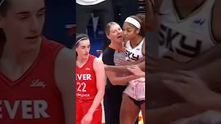 Caitlin Clark FIGHTS Angel Reese 😳