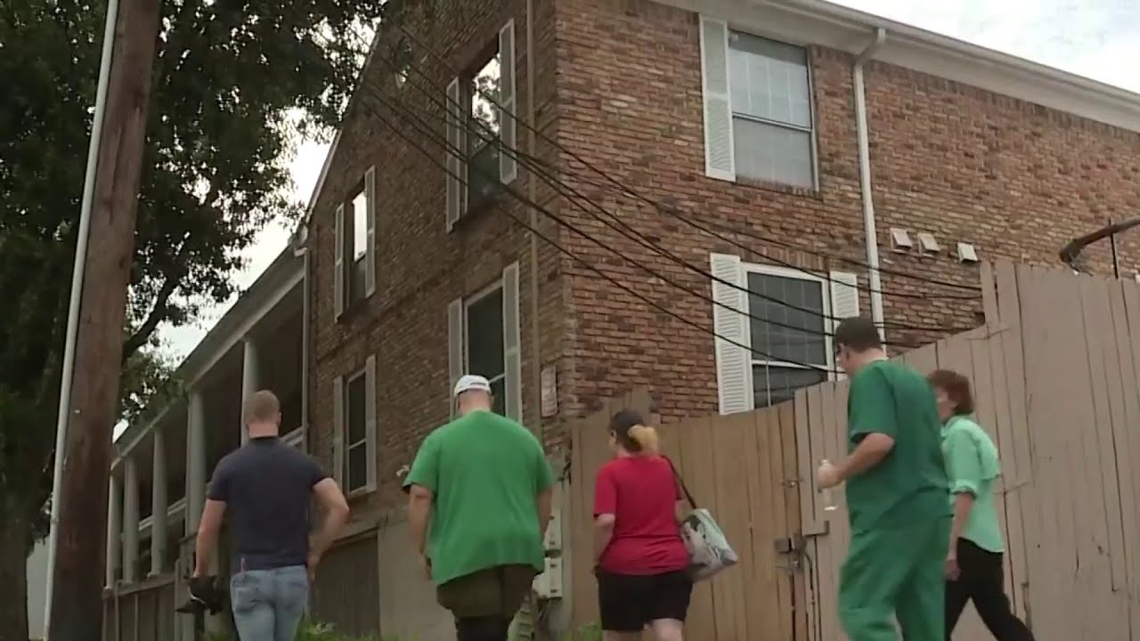 460,000 people still without power in Houston - YouTube