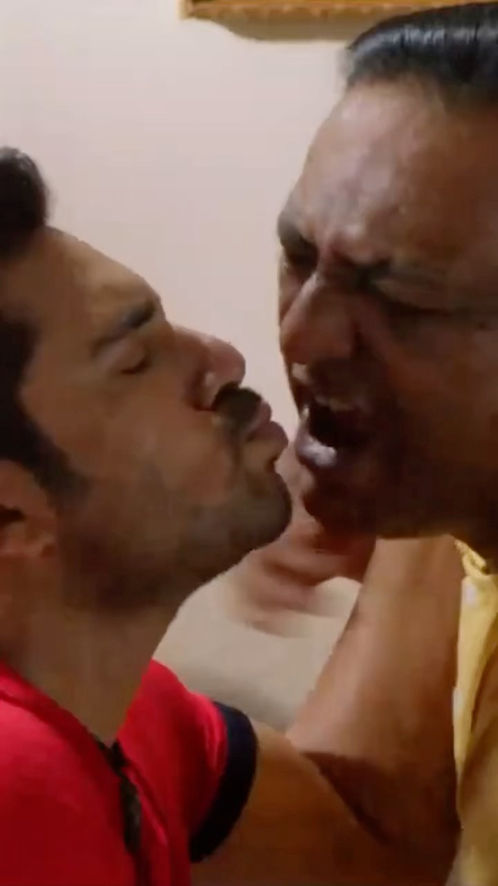 ঘুমে বাবাকেই চুমু #soham #comedy #bengalishorts #bengalimoviescene