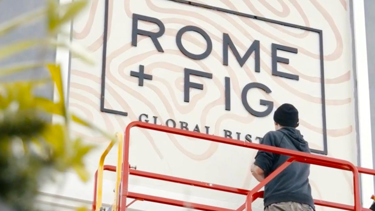 Hyde Park Tampa Art Mural┃by Dylan Perry